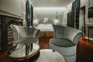 Suite (Casa Cecilia Terrace Suite) | Minibar, safe på rommet, individuelt dekorert og individuelt innredet