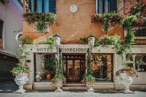 Front of property - Hotel Giorgione (Venice)