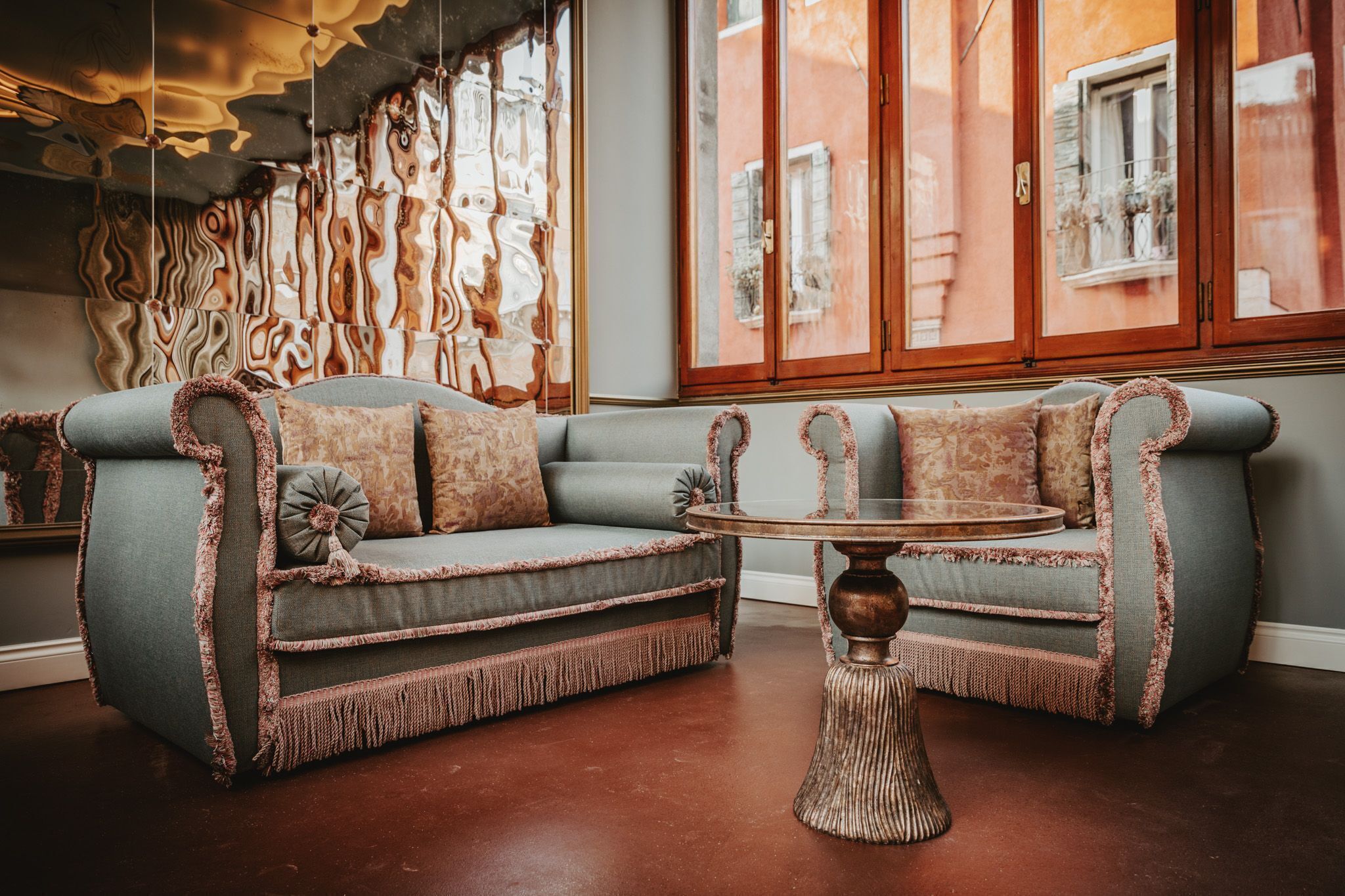 Suite (Casa Cecilia Terrace Suite) | Minibar, caja de seguridad en la habitación y decoración personalizada 