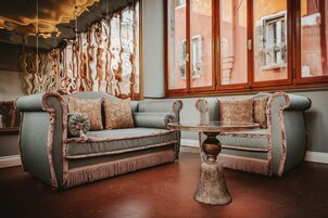 Minibar, in-room safe, individually decorated, individually furnished