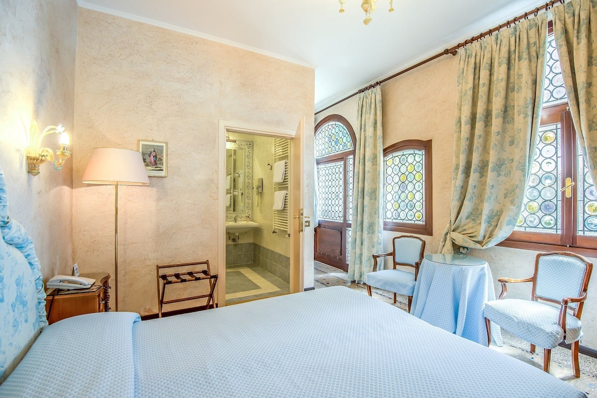 1 chambre, minibar, coffres-forts dans les chambres