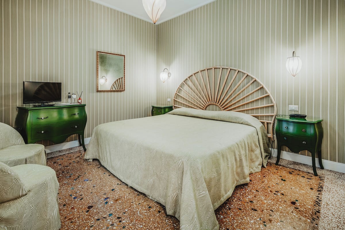 Double or Twin Room, Pool Access | Minibar, in-room safe, individually decorated, individually furnished