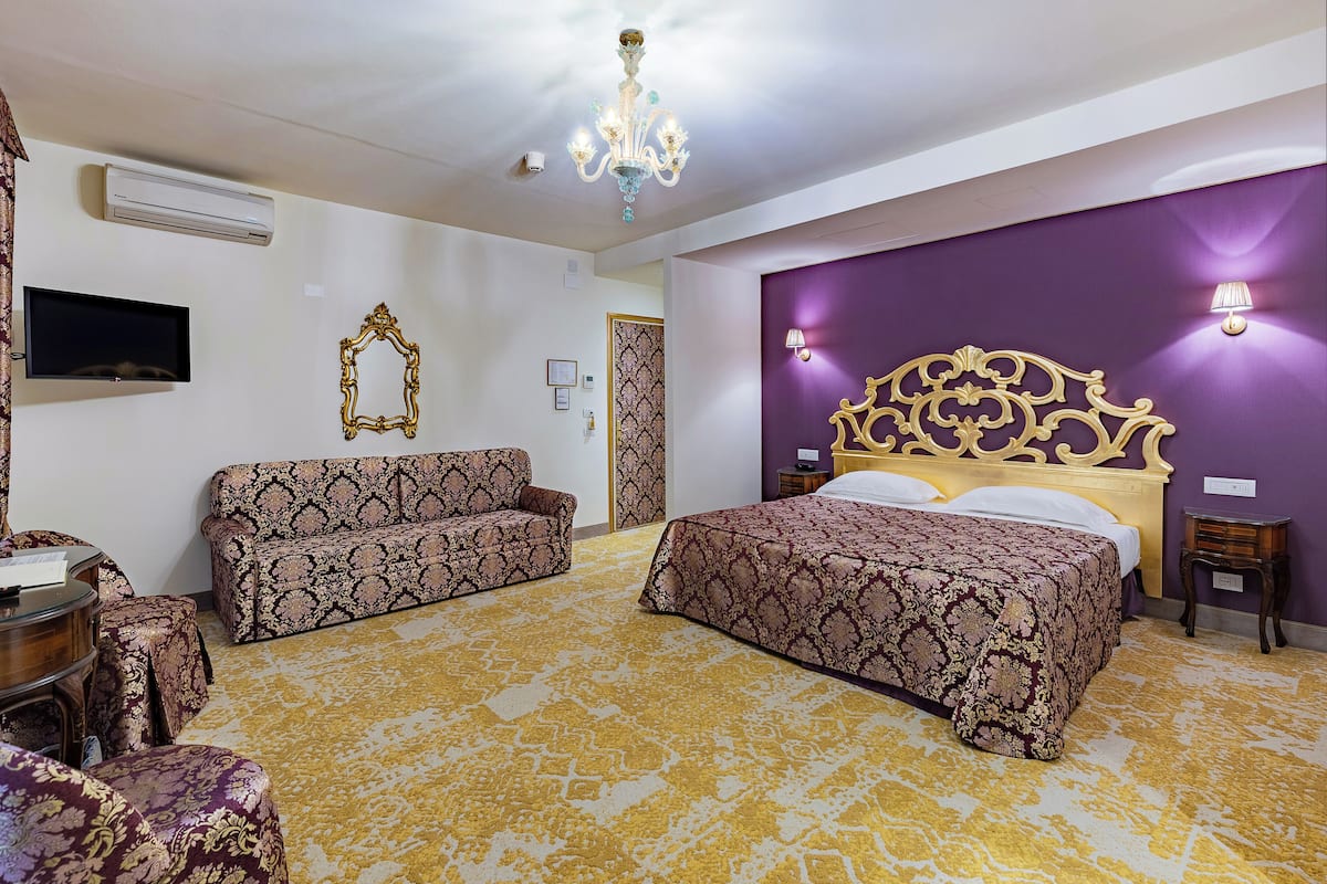 Suite Junior | 1 camera, minibar, una cassaforte in camera, con stile personalizzato