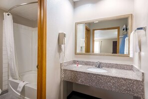 Hair dryer, towels - Super 8 by Wyndham Kansas City Airport North (Kansas City)