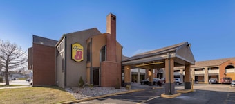 Super 8 by Wyndham Kansas City Airport North