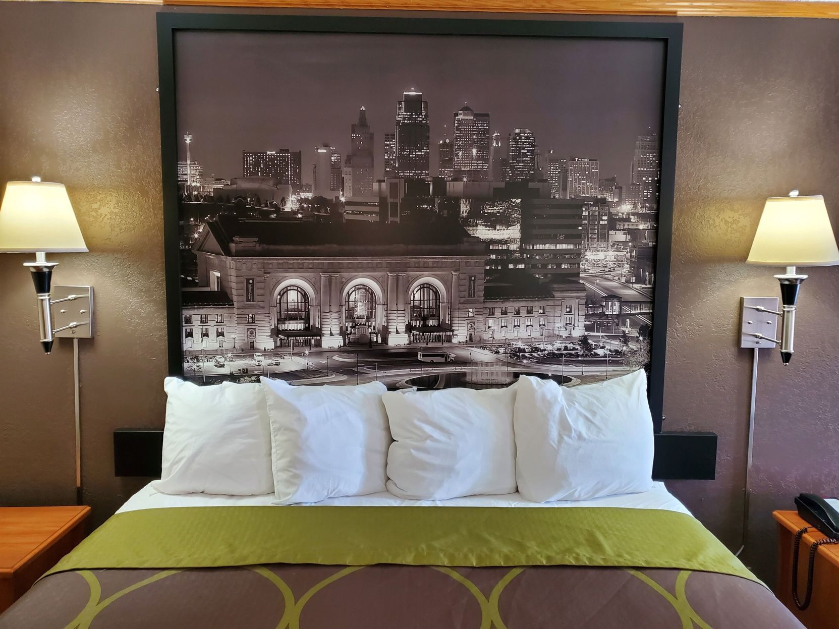 Desk, iron/ironing board, free cots/infant beds, rollaway beds