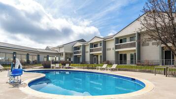 Seasonal outdoor pool, open 9:30 AM to 10:00 PM, pool umbrellas
