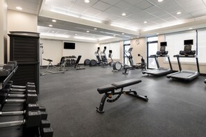 A gym with treadmills, elliptical machines, and free weights. - Holiday Inn Ontario by IHG (Ontario)