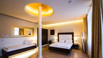 Tremannsrom | Individuelt dekorert, skrivebord, strykejern/-brett og wi-fi (inkludert)