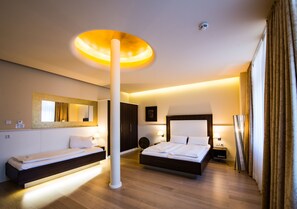 三人房 | 特色装修、办公桌、熨斗/熨衣板、免费 WiFi