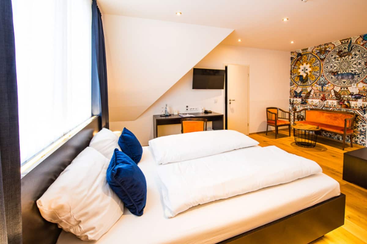 standard double room | individually decorated, desk, iron/ironing board, free wifi