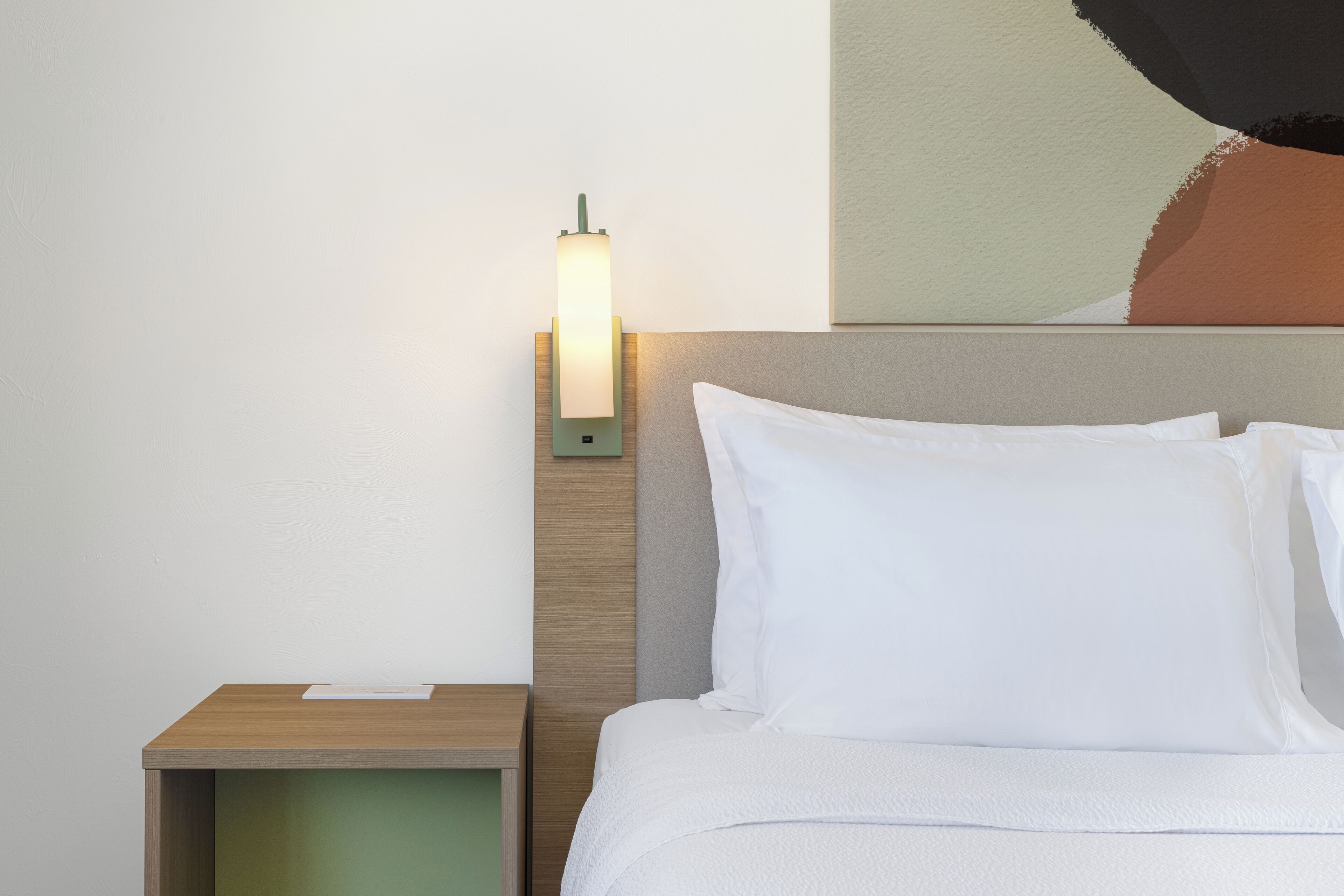 Rum - 1 kingsize-säng | Sängtillbehör av högsta kvalitet och värdeförvaringsskåp på rummet