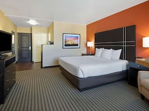 Room, 1 King Bed, Accessible, Non Smoking (Mobility Accessible) | Premium bedding, in-room safe, desk, soundproofing