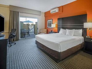 Premium bedding, in-room safe, desk, soundproofing - Spark by Hilton Tucson Reid Park (Tucson)