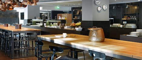 每日供應吃到飽早餐 (每人 EUR21)