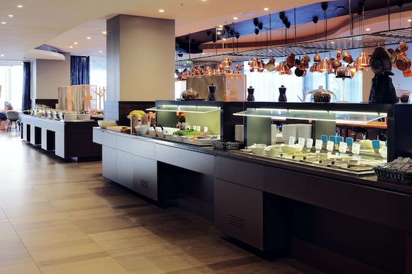 Tägliches Frühstücksbuffet (21 EUR pro Person)