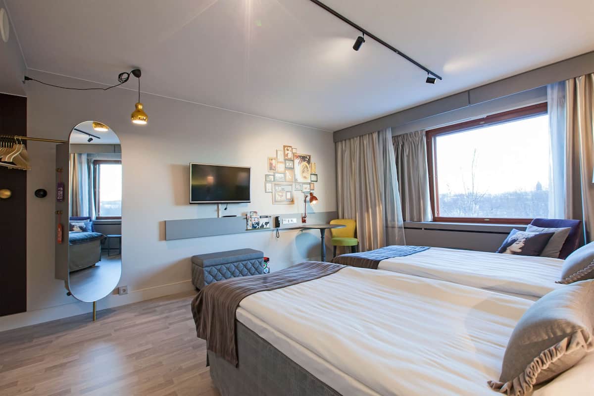 In-room safe, free WiFi, bed sheets
