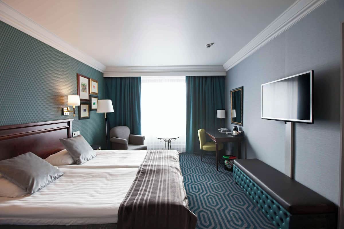 In-room safe, free WiFi, bed sheets