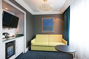 Family Room | In-room safe, free WiFi, bed sheets