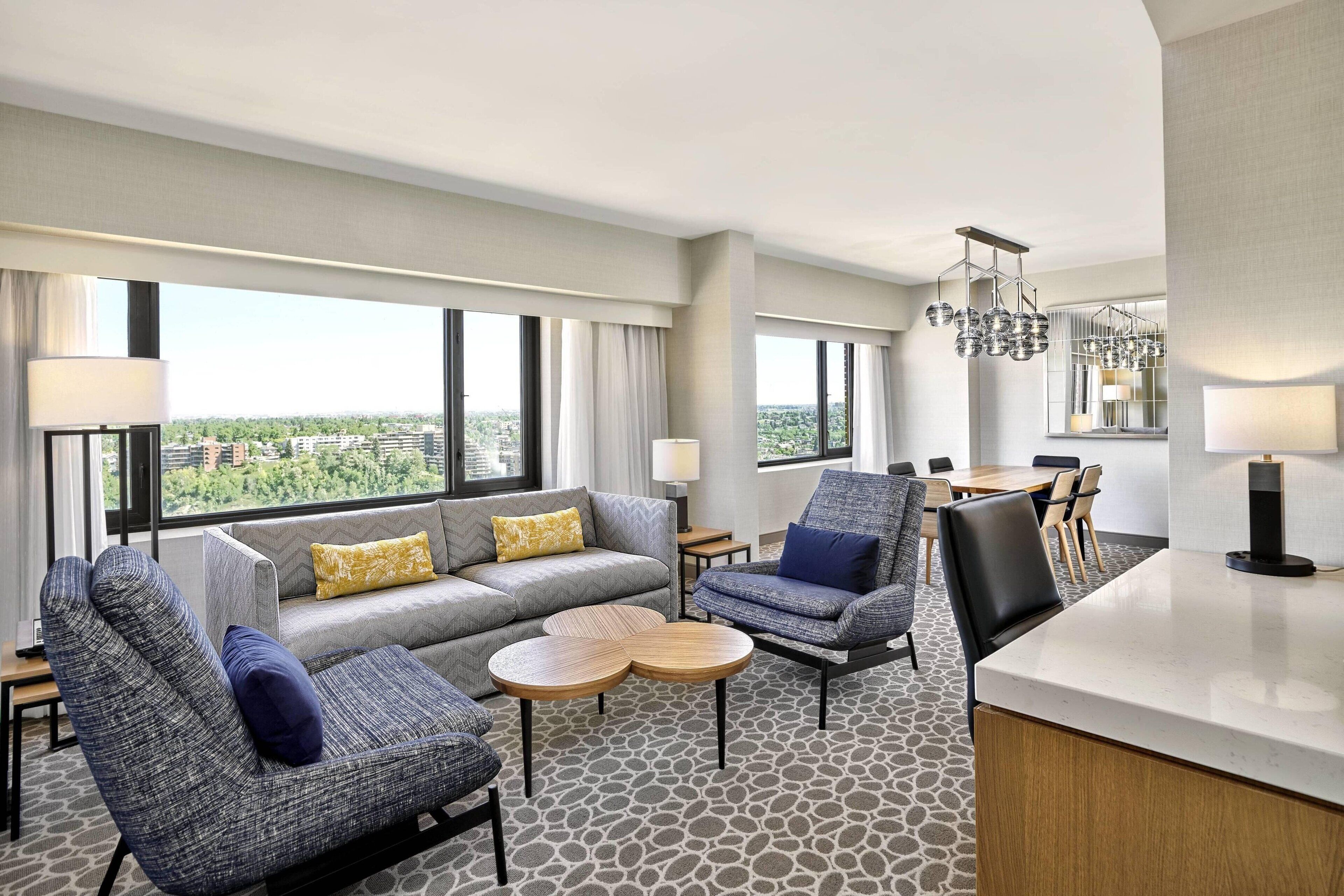 Literie hypoallergénique, couette en duvet d'oie, surmatelas, bureau