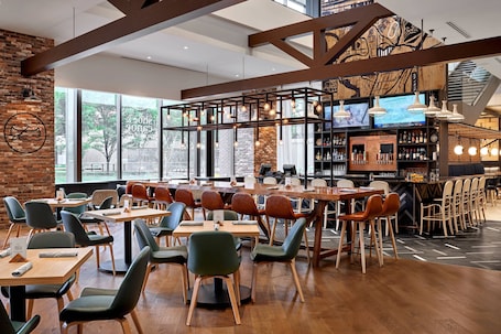 Breakfast, lunch, dinner served; international cuisine