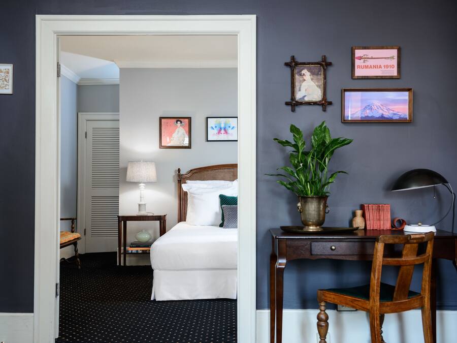 Egyptian cotton sheets, premium bedding, down comforters, pillowtop beds