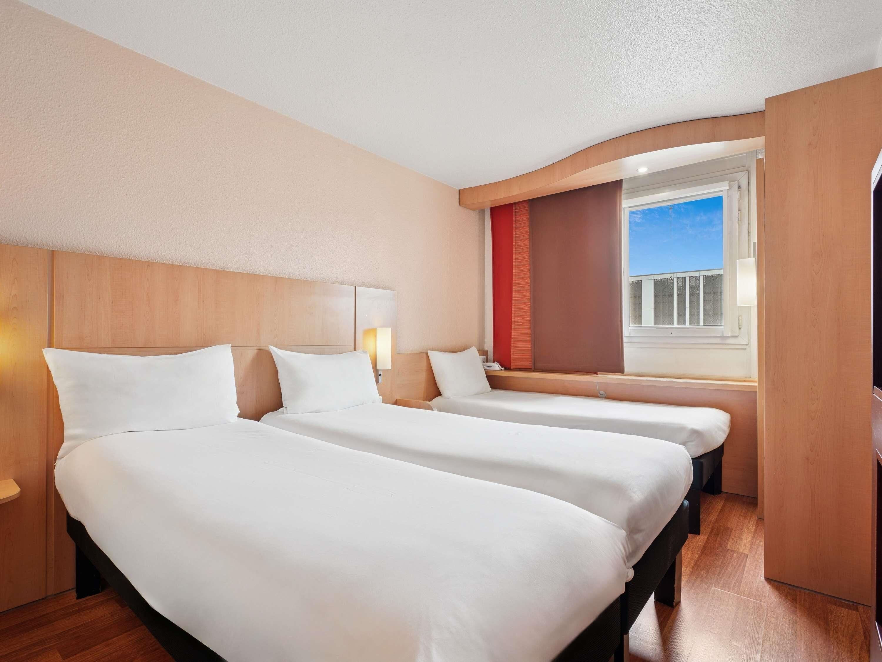 Standard Twin Room, Multiple Beds | In-room safe, desk, soundproofing, iron/ironing board