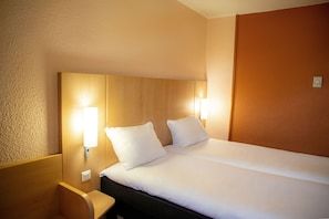 Standard Room, 2 Single Beds | In-room safe, desk, soundproofing, iron/ironing board