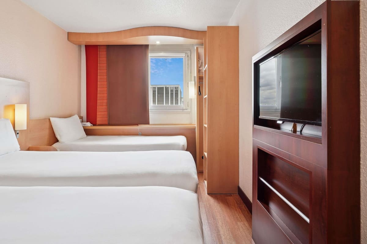 In-room safe, desk, soundproofing, iron/ironing board