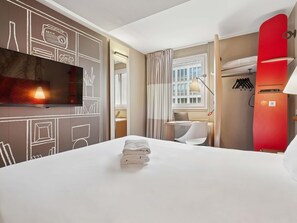 In-room safe, desk, soundproofing, iron/ironing board - ibis Paris Porte d'Orléans (Montrouge)