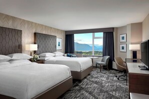 1 bedroom, premium bedding, pillow-top beds, in-room safe - Sheraton Vancouver Guildford Hotel (Surrey)