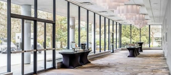 Sheraton Vancouver Guildford Hotel