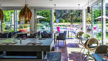 Breakfast, lunch, dinner served; French cuisine