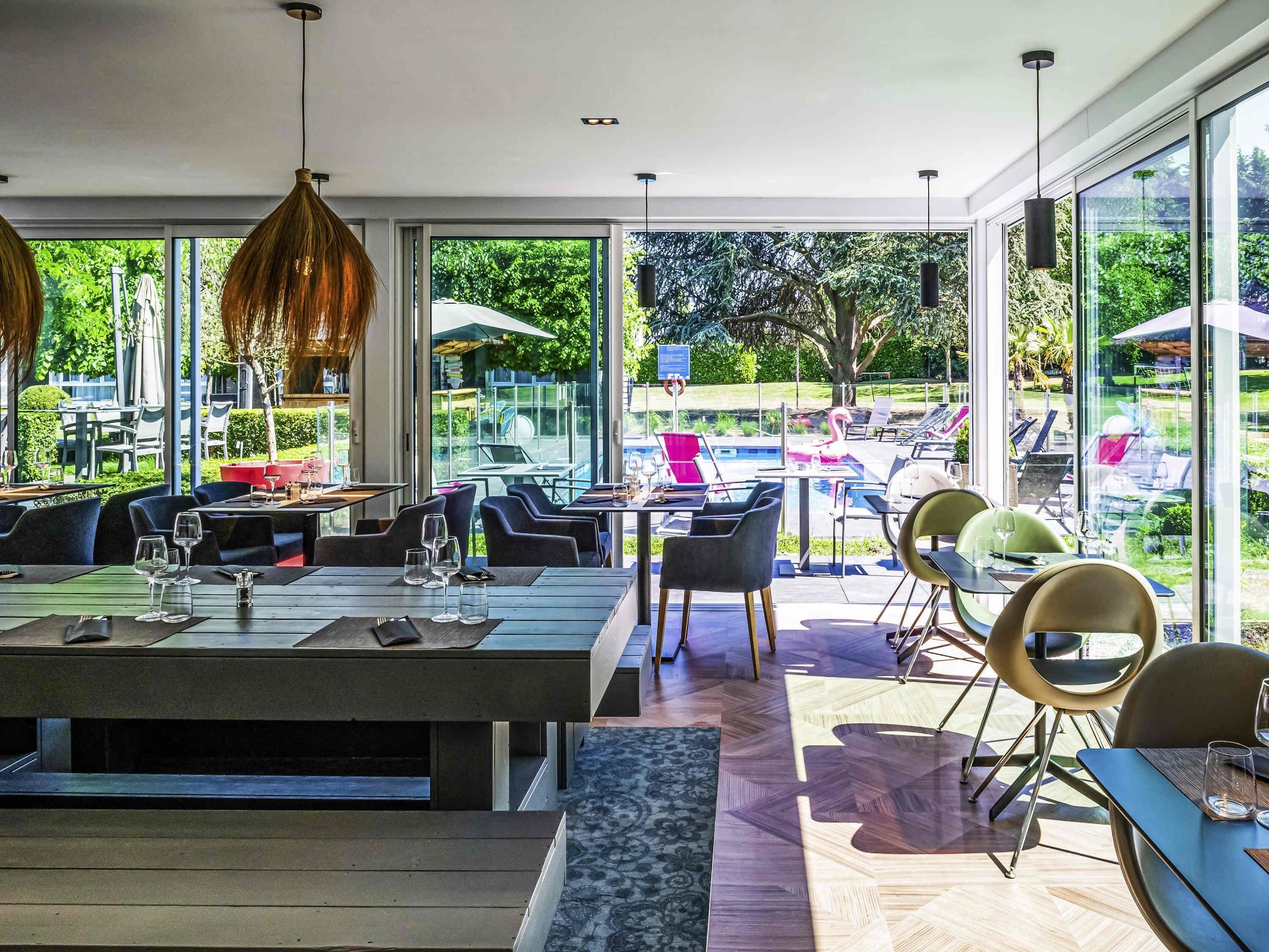 Aperto a colazione, pranzo e cena, cucina francese 