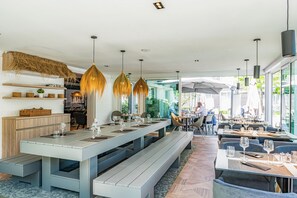 Breakfast, lunch, dinner served; French cuisine  - Novotel Lens Noyelles (Noyelles-Godault)