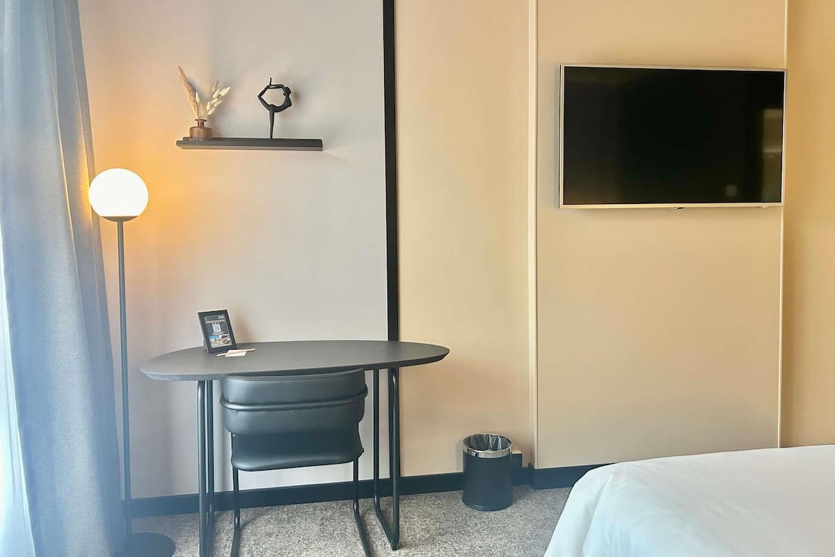 Habitación ejecutiva, 1 cama Queen size | Ropa de cama de alta calidad y camas con efecto memoria