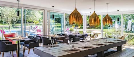 Breakfast, lunch, dinner served; French cuisine