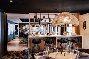 Breakfast, lunch, dinner served; French cuisine - Novotel Lens Noyelles (Noyelles-Godault)