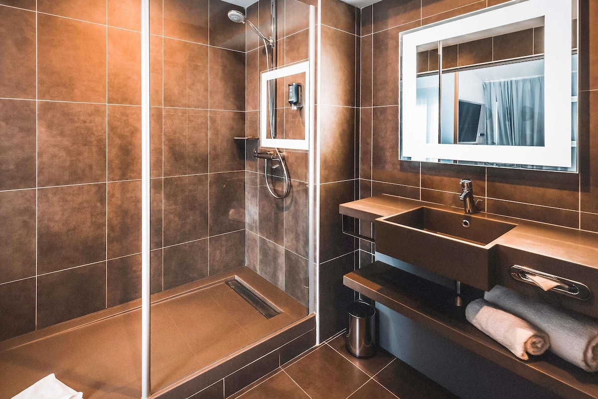 premium bedding, memory-foam beds, in-room safe, desk