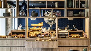 Esmorzar diari d'estil bufet (18.5 EUR per persona)