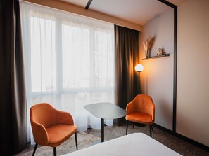 Superior Twin Room, 2 Twin Beds | Premium bedding, memory foam beds, in-room safe, desk - Novotel Lens Noyelles (Noyelles-Godault)