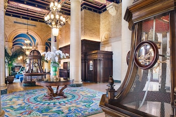 Hotel entrance and lobby at Biltmore Hotel - Miami - Coral Gables