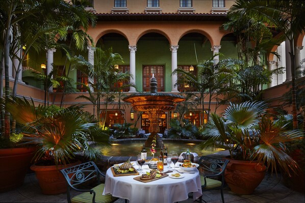 4 restaurants, breakfast, lunch, dinner served; Italian cuisine 