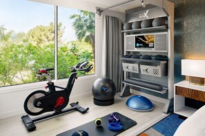 Habitación, 1 cama King size (Fitness) | Ropa de cama hipoalergénica y caja de seguridad en la habitación 