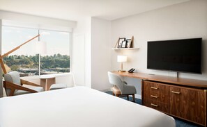Habitación, 1 cama King size (Premiere, High Floor) | Ropa de cama hipoalergénica y caja de seguridad en la habitación 