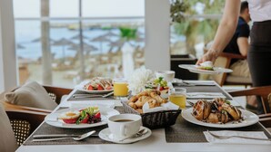 فطور كامل مجانًا يوميًا