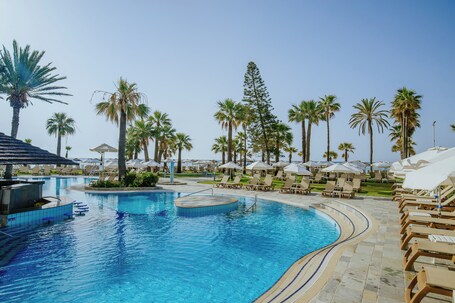 Golden Bay Beach Hotel – Affordable hotel in Pyla