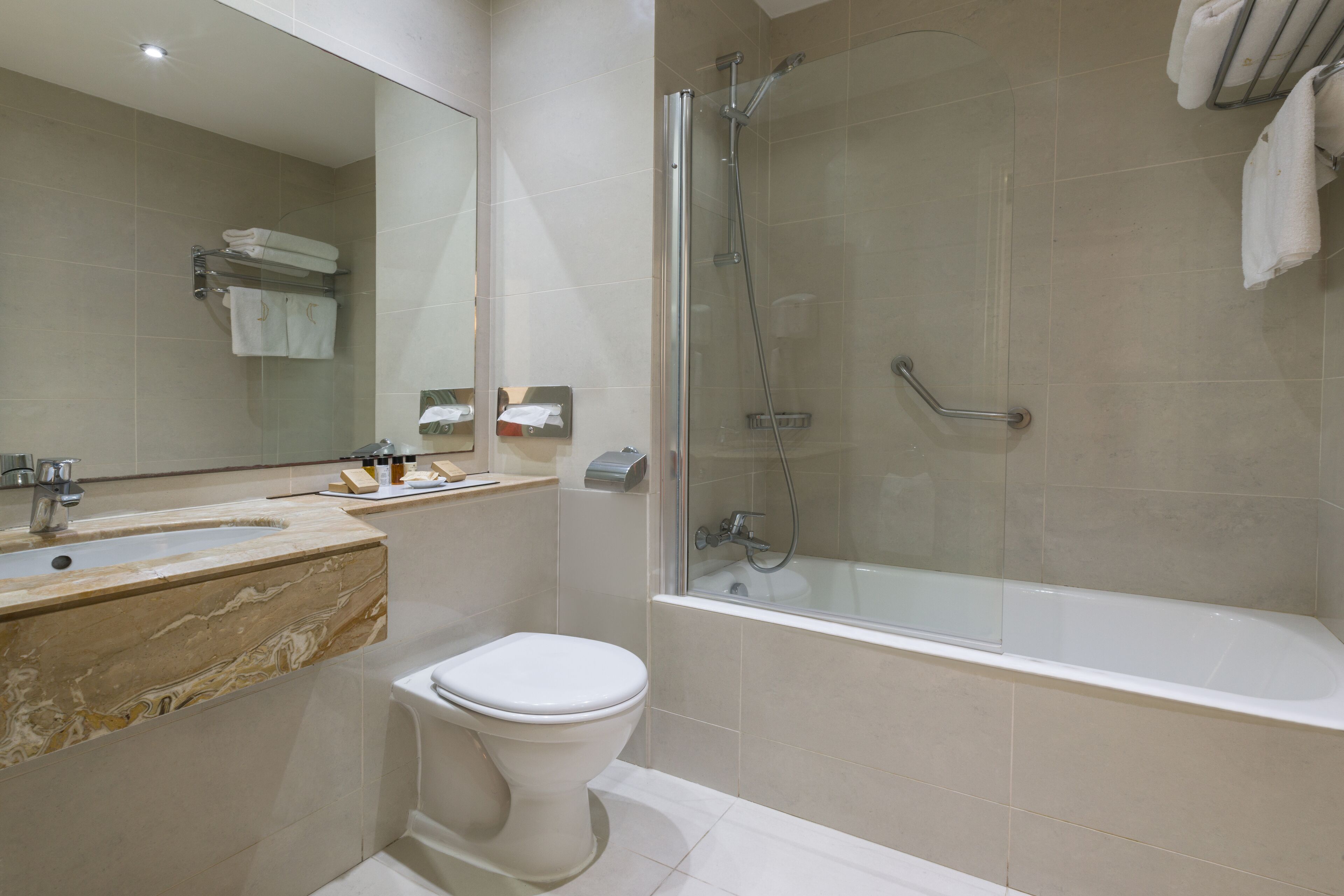 Foto - Golden Bay Beach Hotel