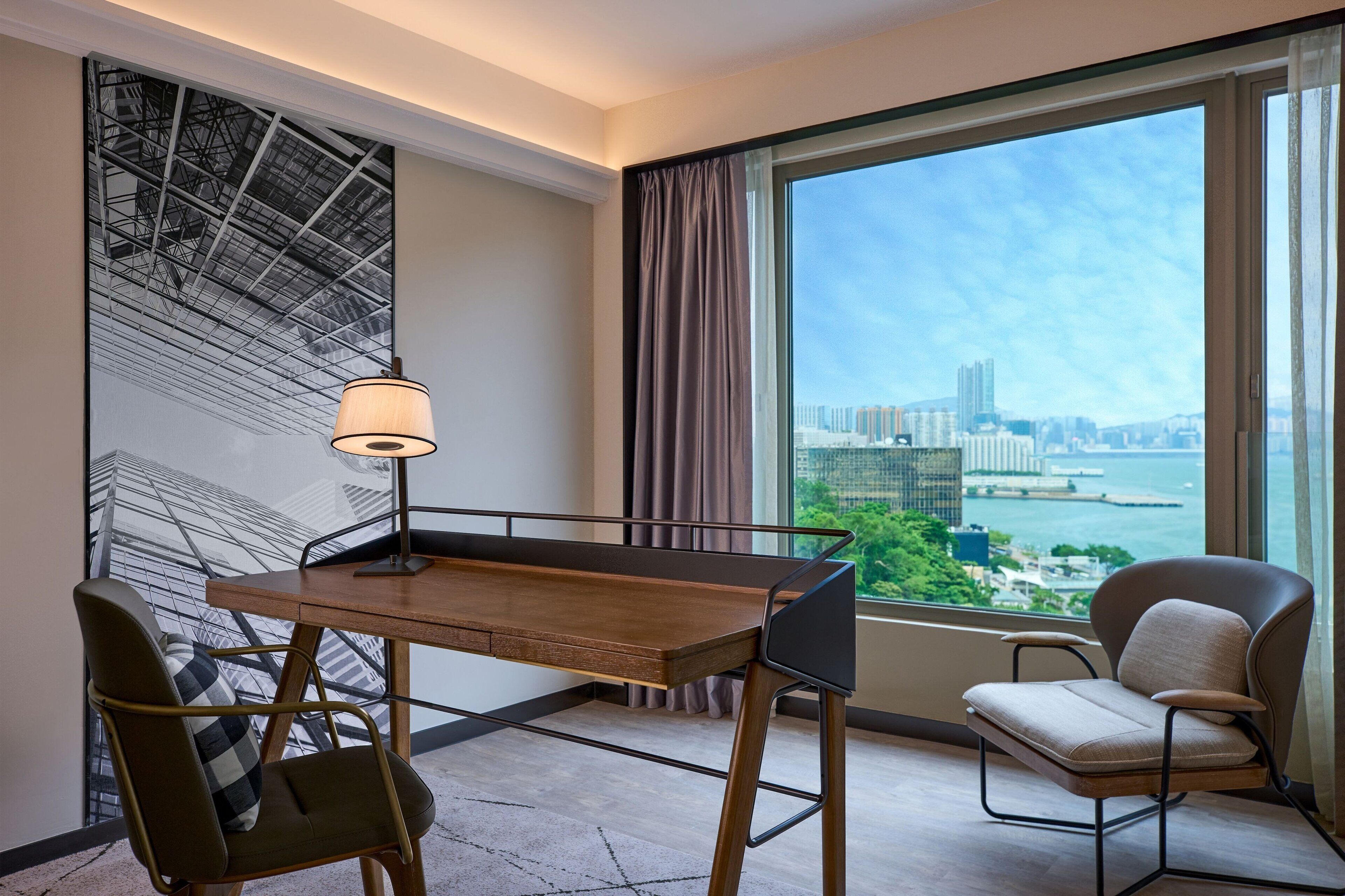 club suite, 1 bedroom, non smoking | 1 bedroom, premium bedding, in-room safe, laptop workspace