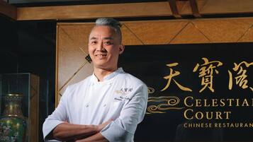 6 restaurants, breakfast served